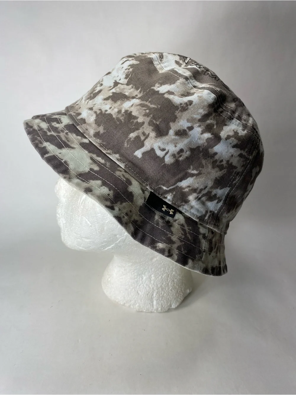 Under Armour Reversible Tan Beige Camo Pattern Bucket Hat Unisex